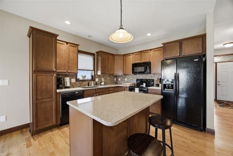 912 NE Dorchester Place NE Cedar Rapids IA 52402