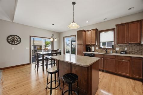 912 NE Dorchester Place NE Cedar Rapids IA 52402