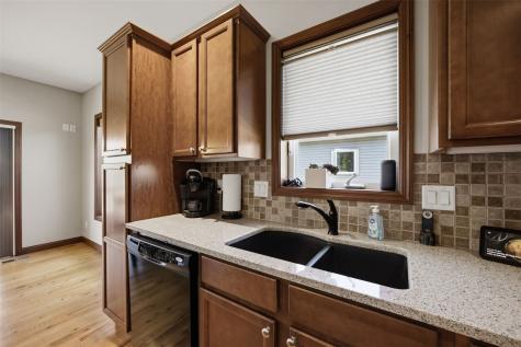 912 NE Dorchester Place NE Cedar Rapids IA 52402