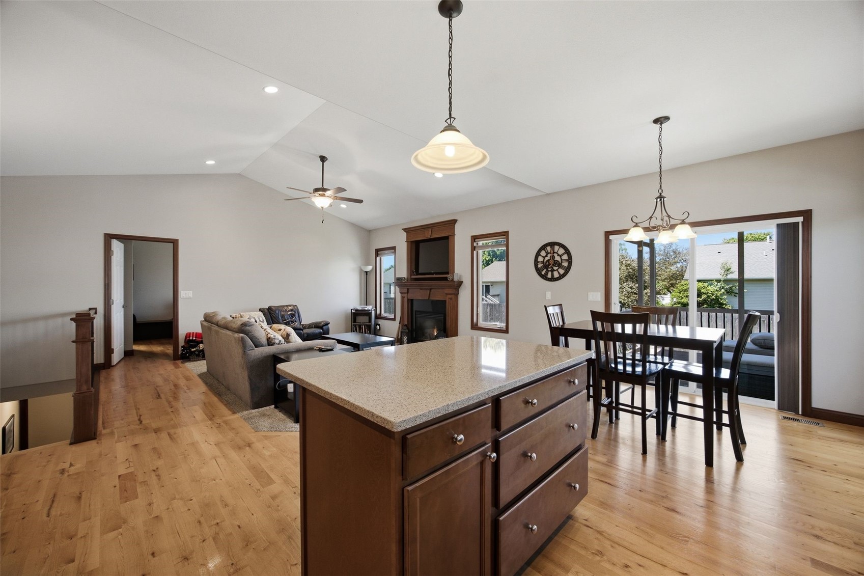 912 NE Dorchester Place NE Cedar Rapids IA 52402