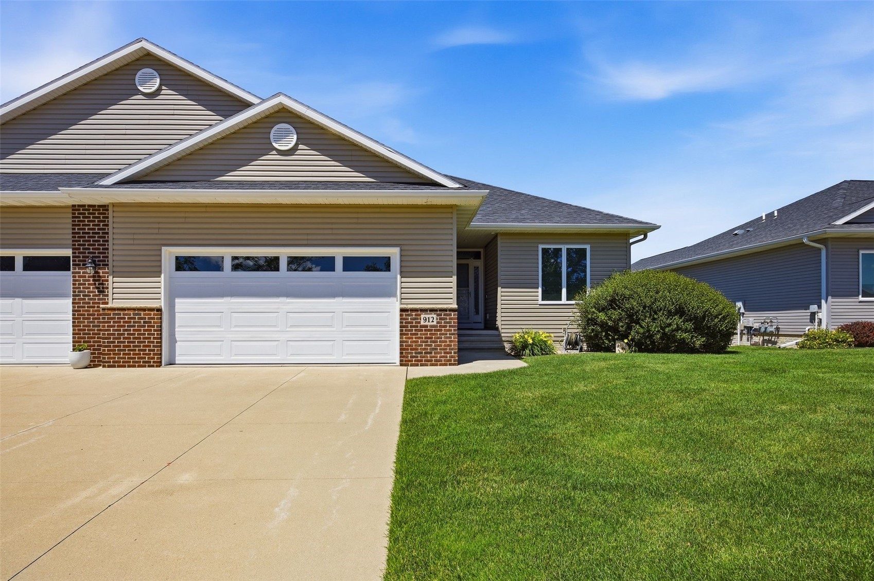 912 NE Dorchester Place NE Cedar Rapids IA 52402