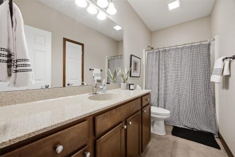 912 NE Dorchester Place NE Cedar Rapids IA 52402