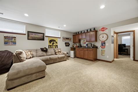 912 NE Dorchester Place NE Cedar Rapids IA 52402
