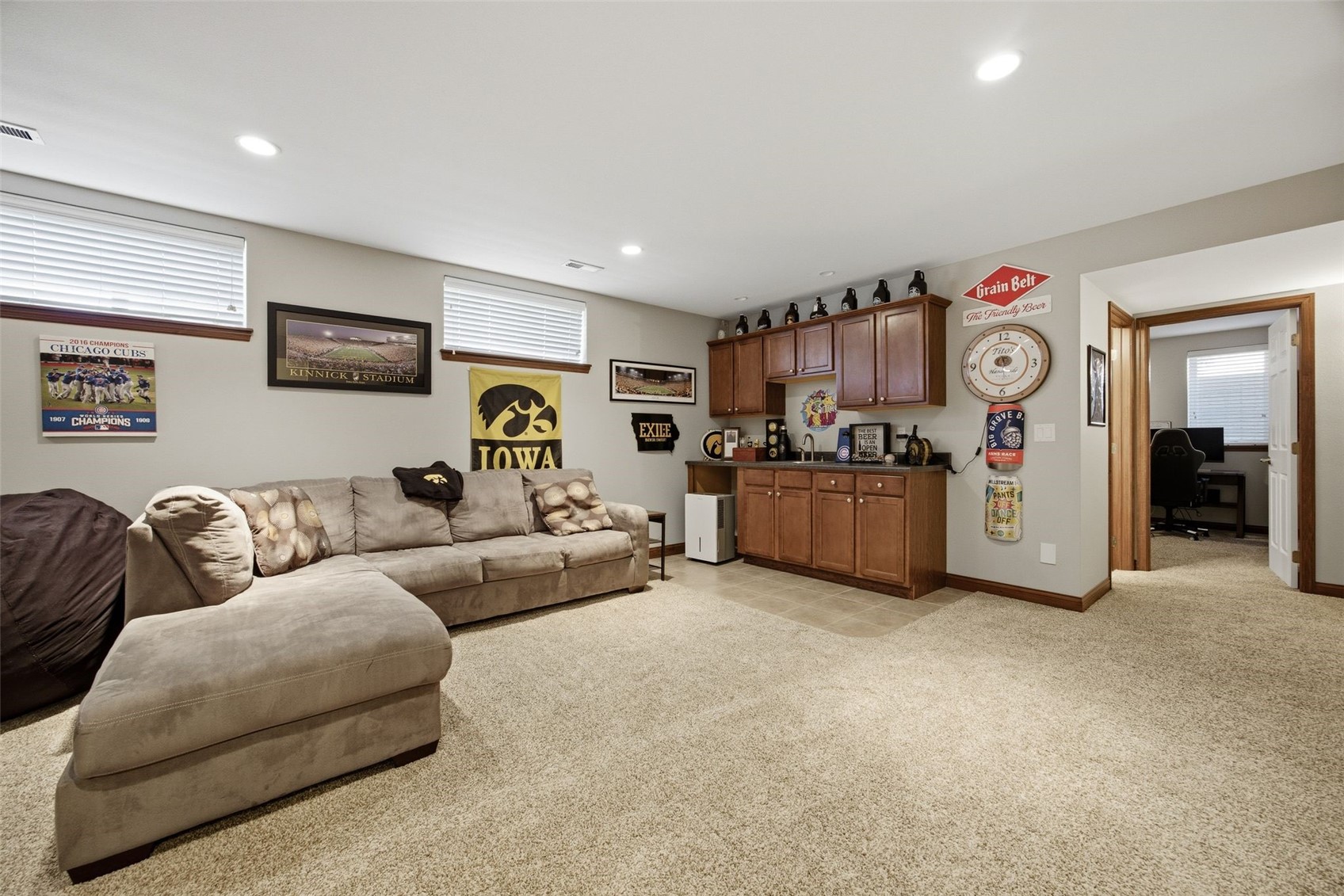 912 NE Dorchester Place NE Cedar Rapids IA 52402