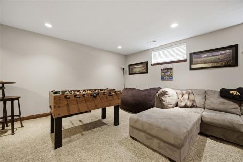 912 NE Dorchester Place NE Cedar Rapids IA 52402
