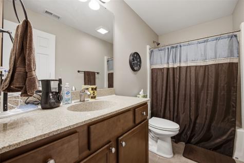 912 NE Dorchester Place NE Cedar Rapids IA 52402