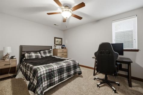 912 NE Dorchester Place NE Cedar Rapids IA 52402