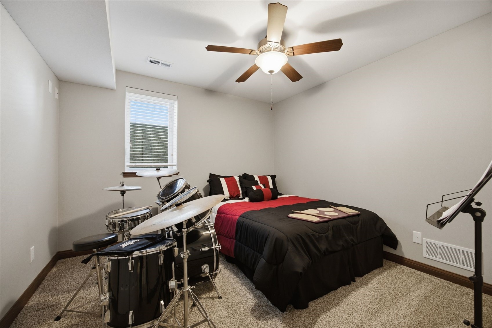 912 NE Dorchester Place NE Cedar Rapids IA 52402