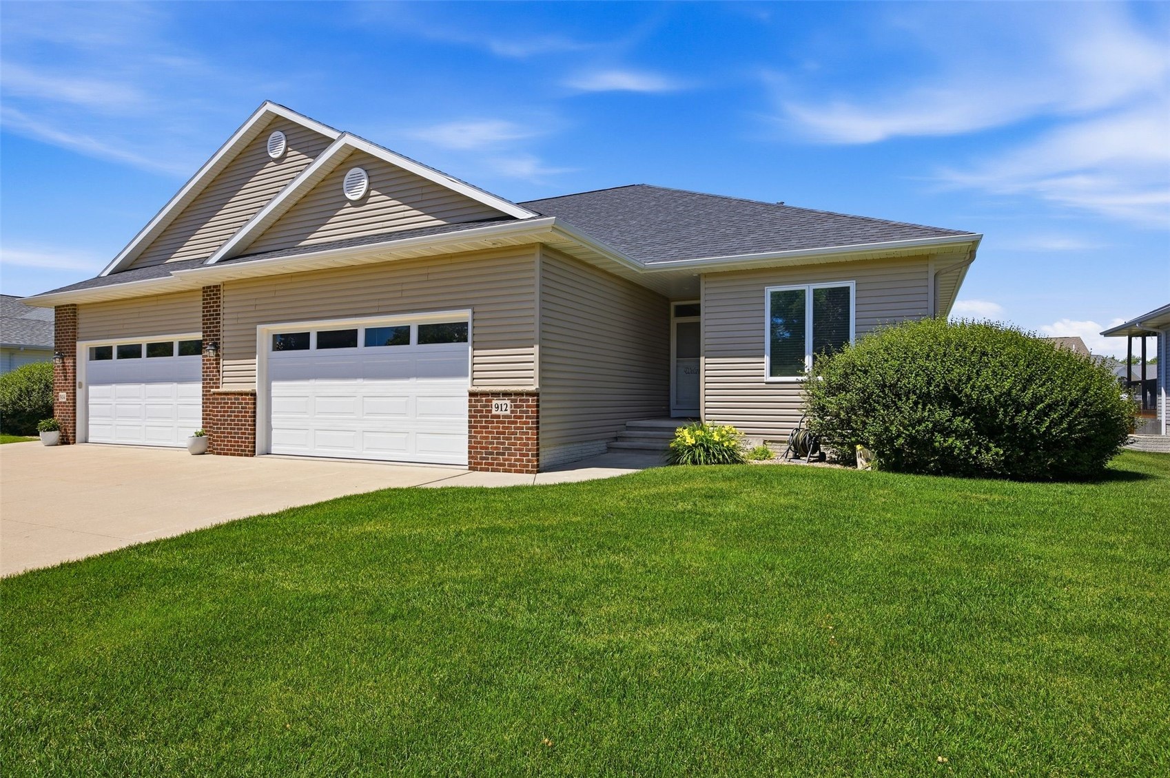 912 NE Dorchester Place NE Cedar Rapids IA 52402