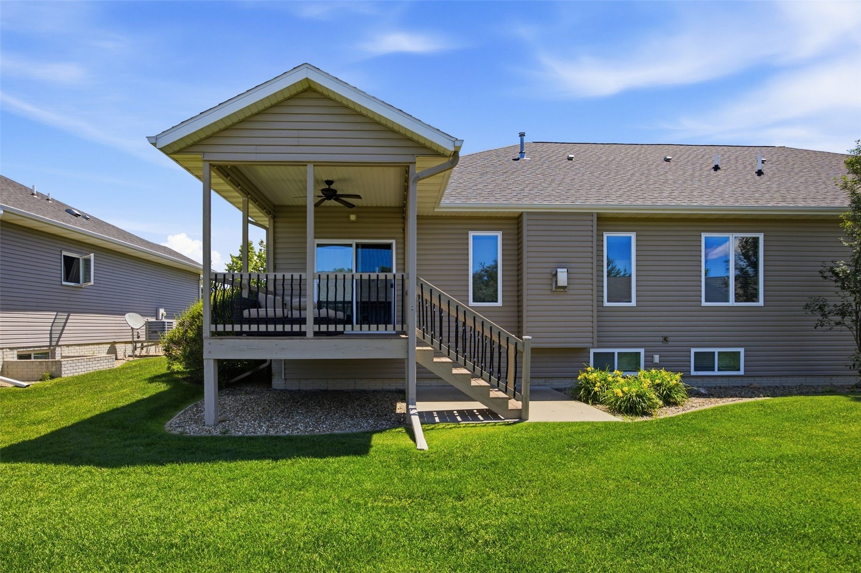 912 NE Dorchester Place NE Cedar Rapids IA 52402