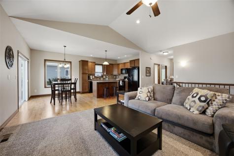 912 NE Dorchester Place NE Cedar Rapids IA 52402