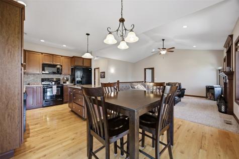 912 NE Dorchester Place NE Cedar Rapids IA 52402