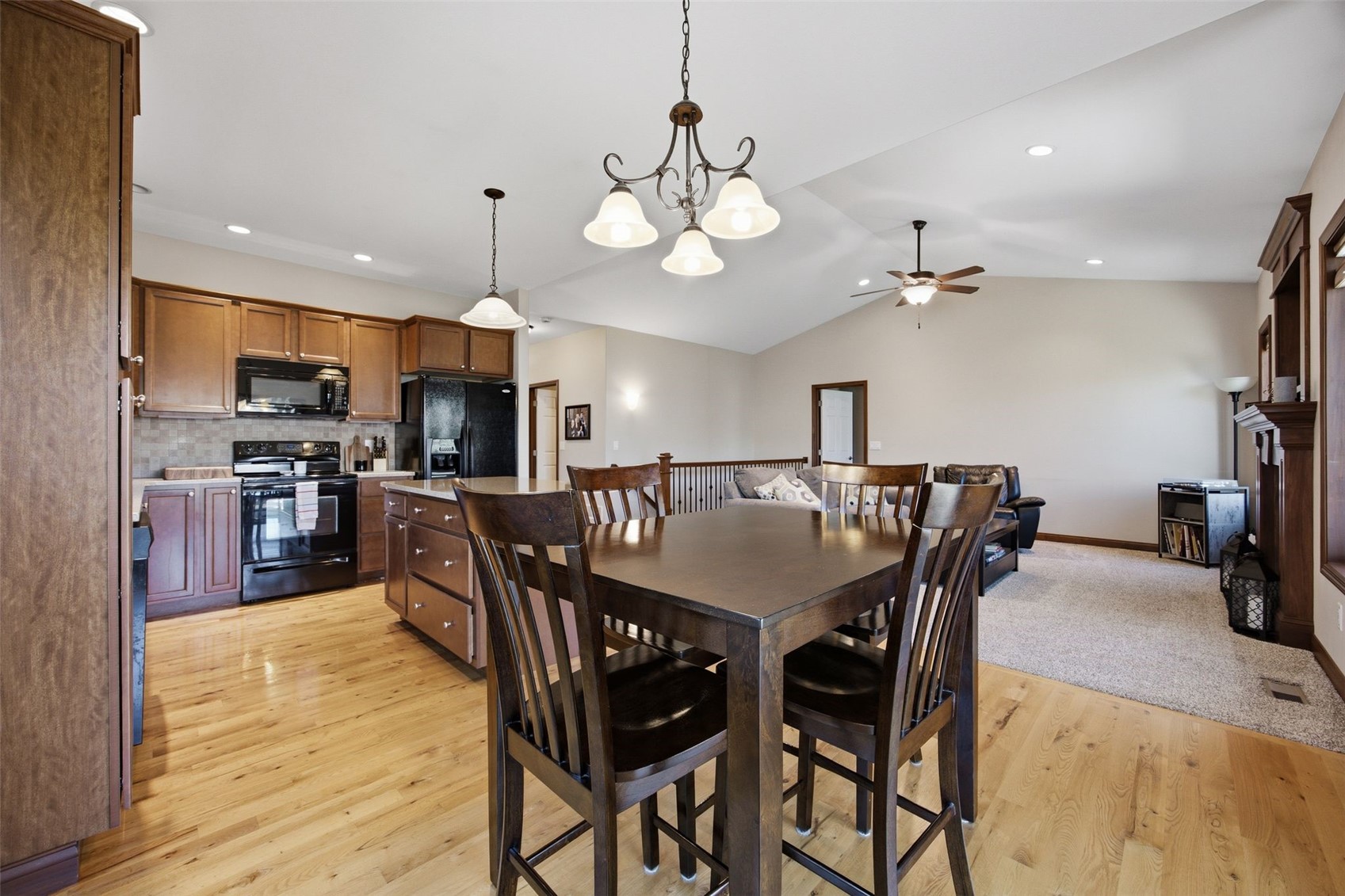 912 NE Dorchester Place NE Cedar Rapids IA 52402
