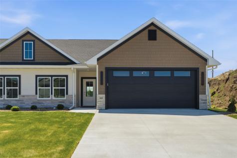 305 Dutch Drive Robins IA 52328