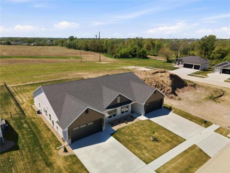 305 Dutch Drive Robins IA 52328