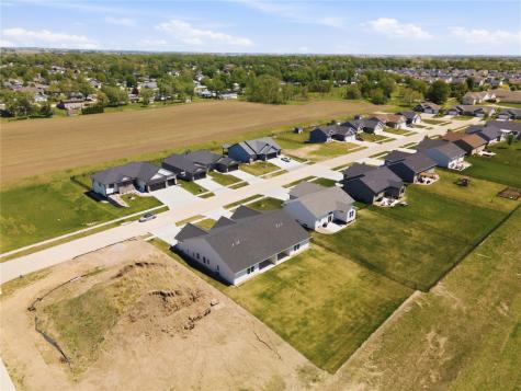 305 Dutch Drive Robins IA 52328