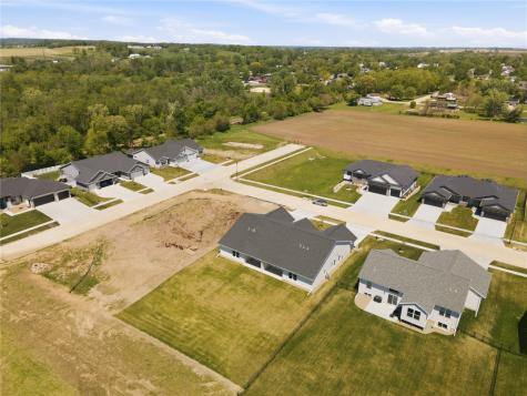 305 Dutch Drive Robins IA 52328