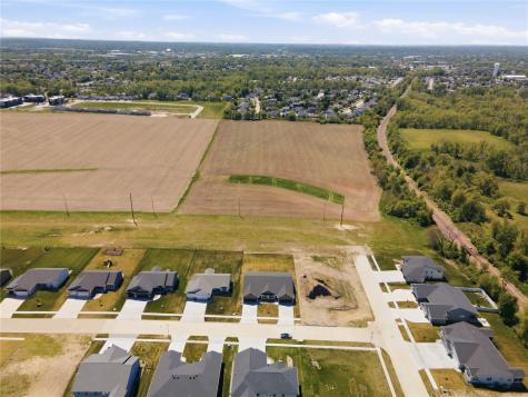 305 Dutch Drive Robins IA 52328