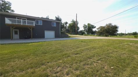 1413 13th Avenue Belle Plaine IA 52208