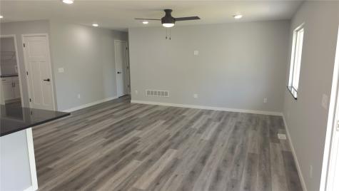 1413 13th Avenue Belle Plaine IA 52208