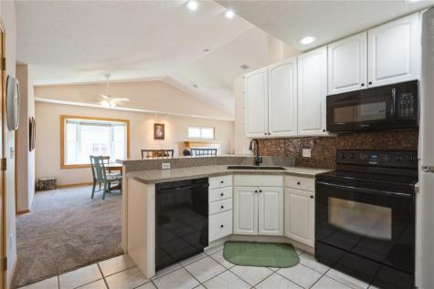 6706 Waterview Drive Cedar Rapids IA 52404