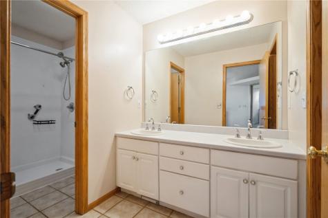 6706 Waterview Drive Cedar Rapids IA 52404