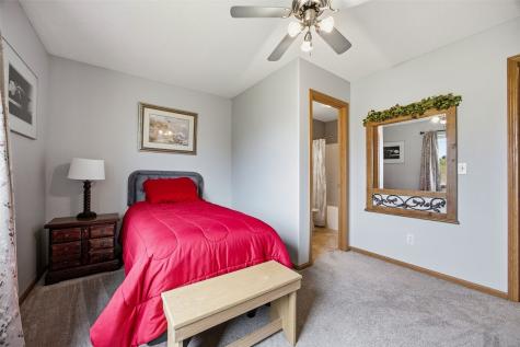 370 Kelso Drive Fairfax IA 52228