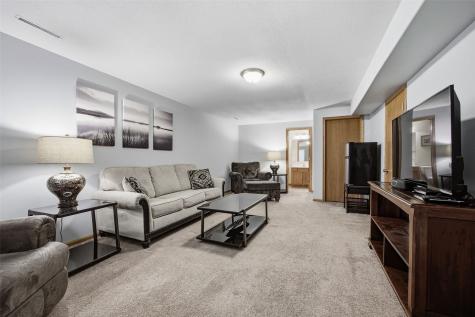370 Kelso Drive Fairfax IA 52228