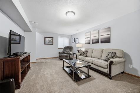 370 Kelso Drive Fairfax IA 52228