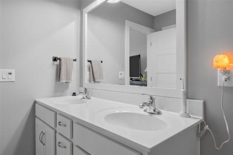 1429 Applewood Drive Fairfax IA 52228