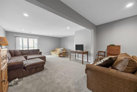 1429 Applewood Drive Fairfax IA 52228