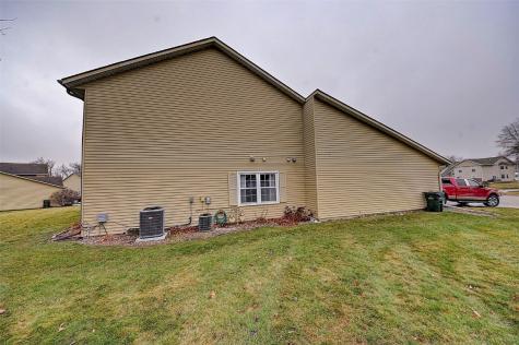 4111 Lexington NE Cedar Rapids IA 52402