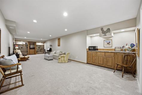 182 Ryecroft SE Cedar Rapids IA 52403