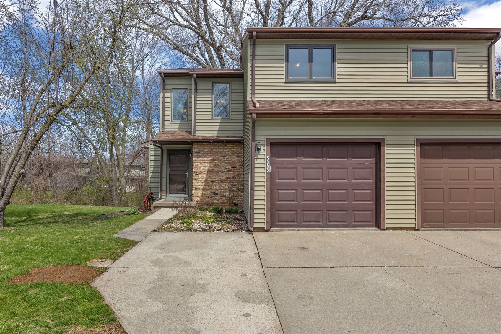 2326 Plaen View Drive Iowa City IA 52246