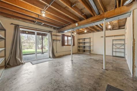 2326 Plaen View Drive Iowa City IA 52246