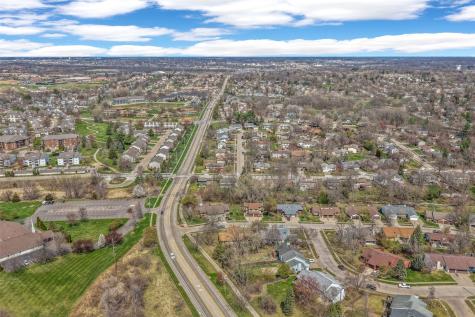 2326 Plaen View Drive Iowa City IA 52246