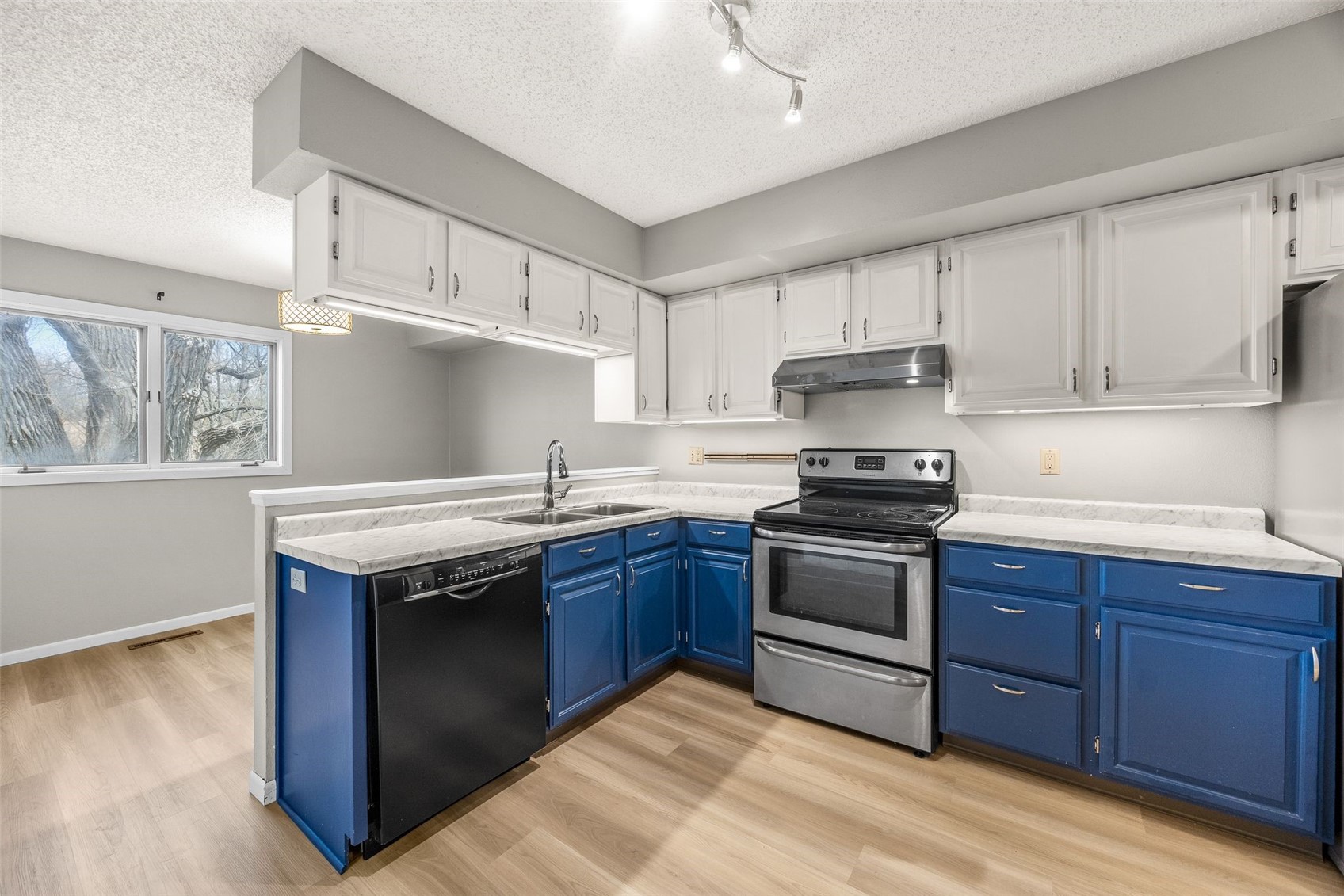 2326 Plaen View Drive Iowa City IA 52246