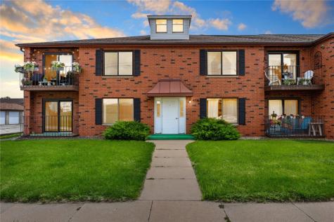 4530 Tama Street Cedar Rapids IA 52403