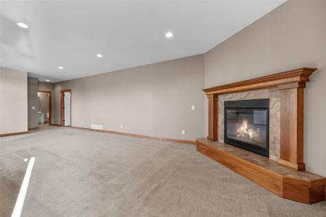 5997 Meadow Grass Circle Cedar Rapids IA 52403