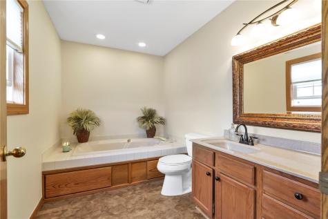 4425 Westchester Drive NE Cedar Rapids IA 52402