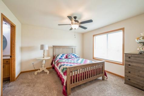 919 Deer Run Drive NE Cedar Rapids IA 52402
