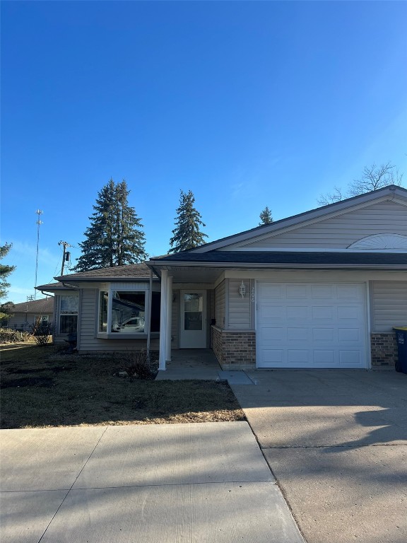 206 13th Street Vinton IA 52349
