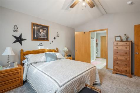 1071 74th Street NE Cedar Rapids IA 52402