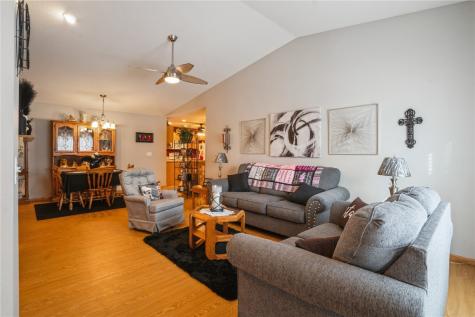 1071 74th Street NE Cedar Rapids IA 52402