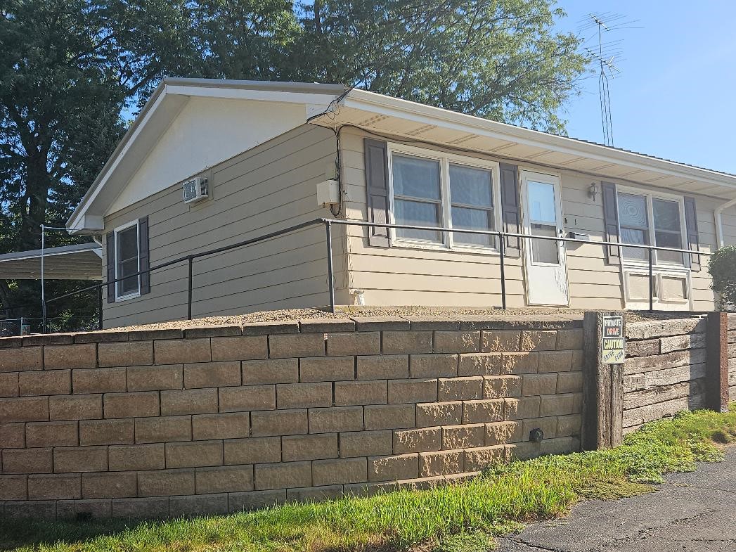 1306 10th Avenue Belle Plaine IA 52208