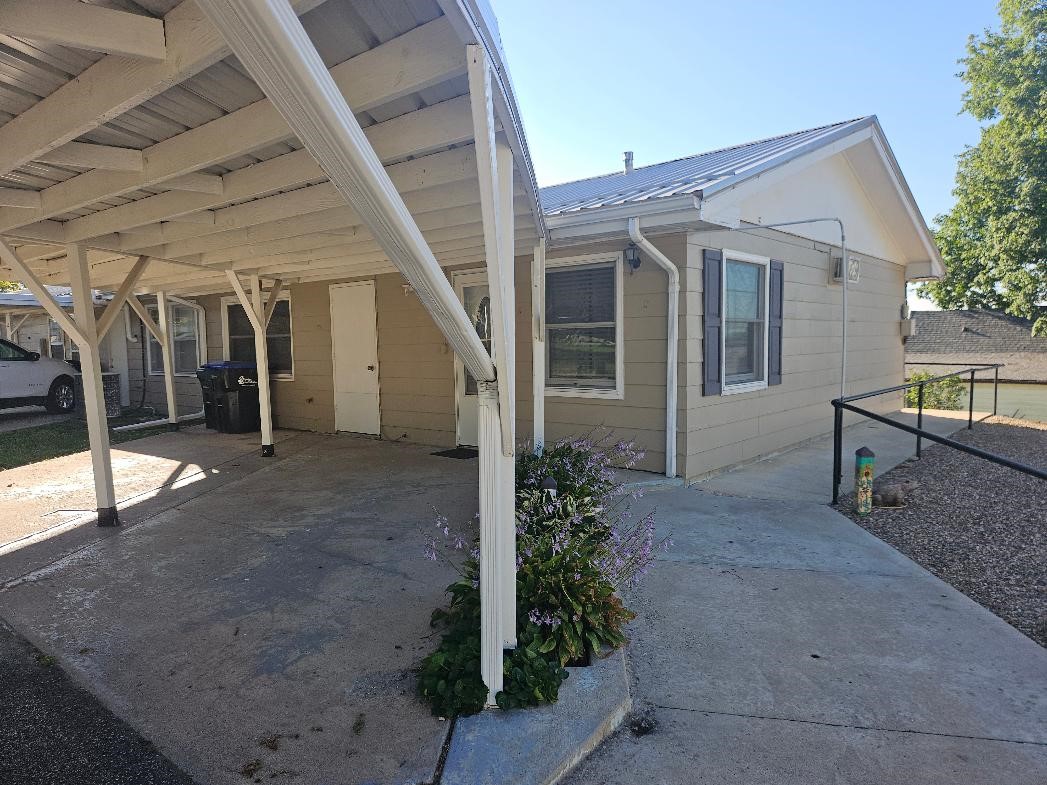 1306 10th Avenue Belle Plaine IA 52208