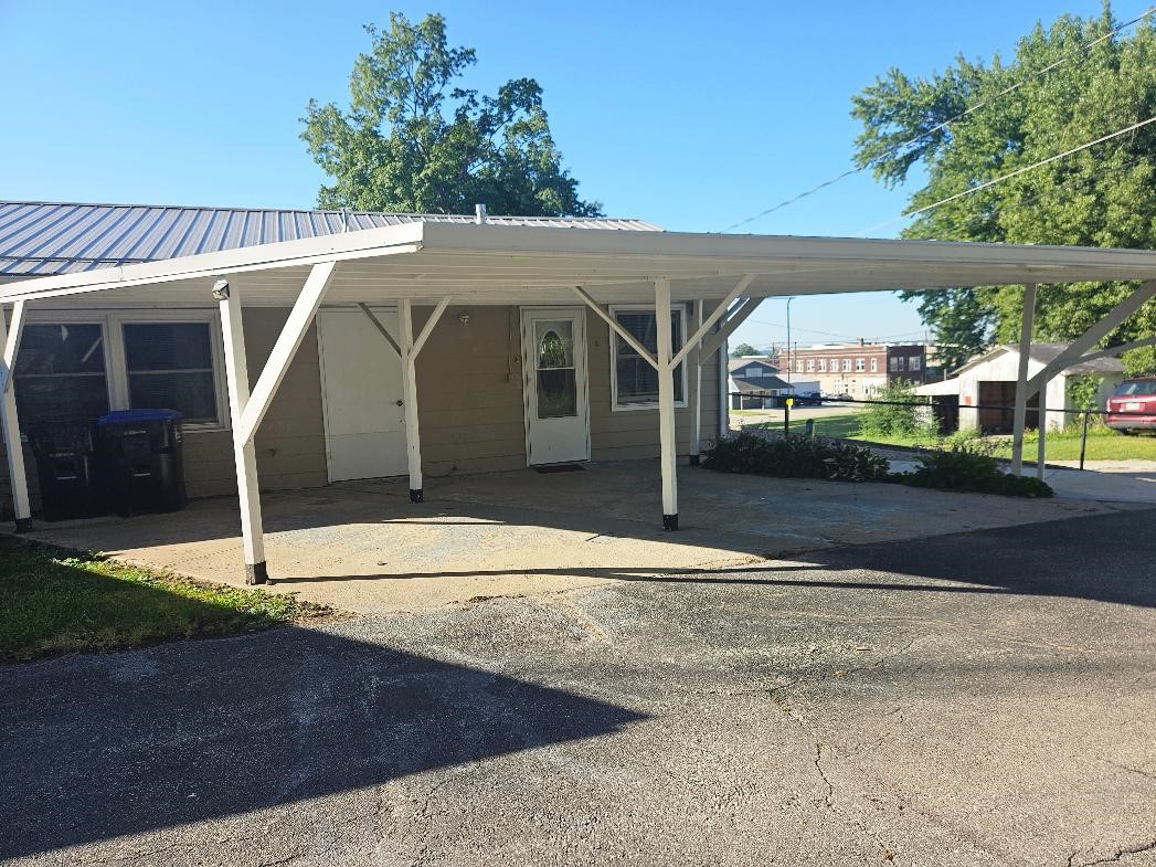 1306 10th Avenue Belle Plaine IA 52208