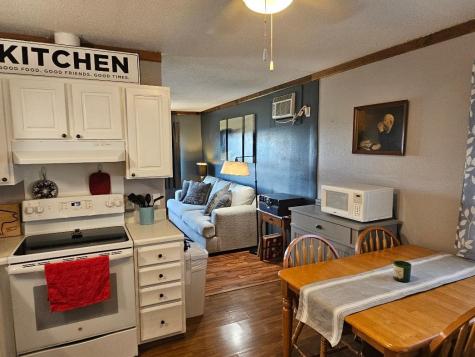 1306 10th Avenue Belle Plaine IA 52208
