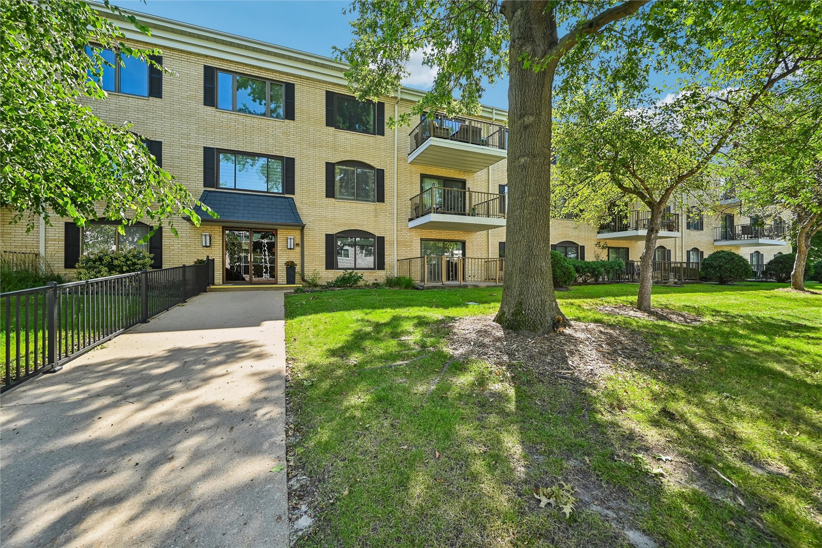 190 Cottage Grove Avenue SE Cedar Rapids IA 52403