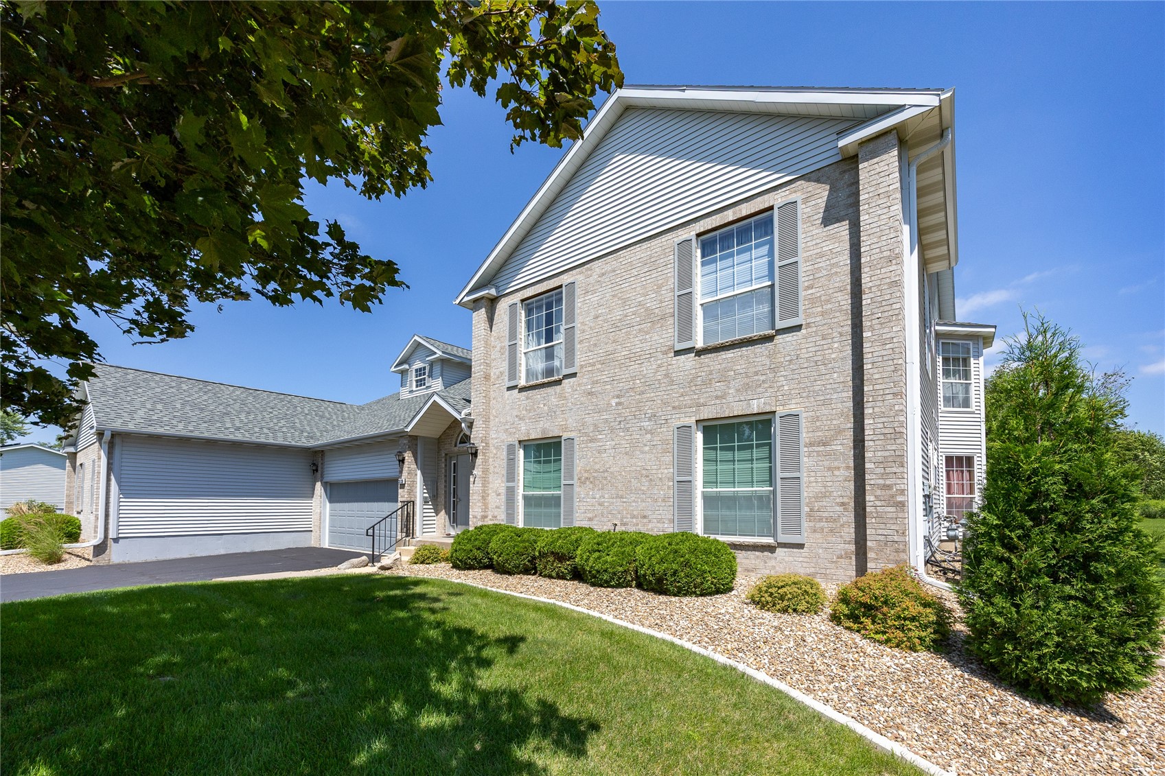 3130 Towne House Drive NE Cedar Rapids IA 52402